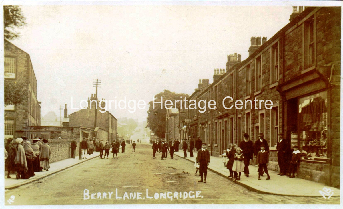 265B - Berry Lane - Looking Uphill from near Crampoaks Mill - Before 1913